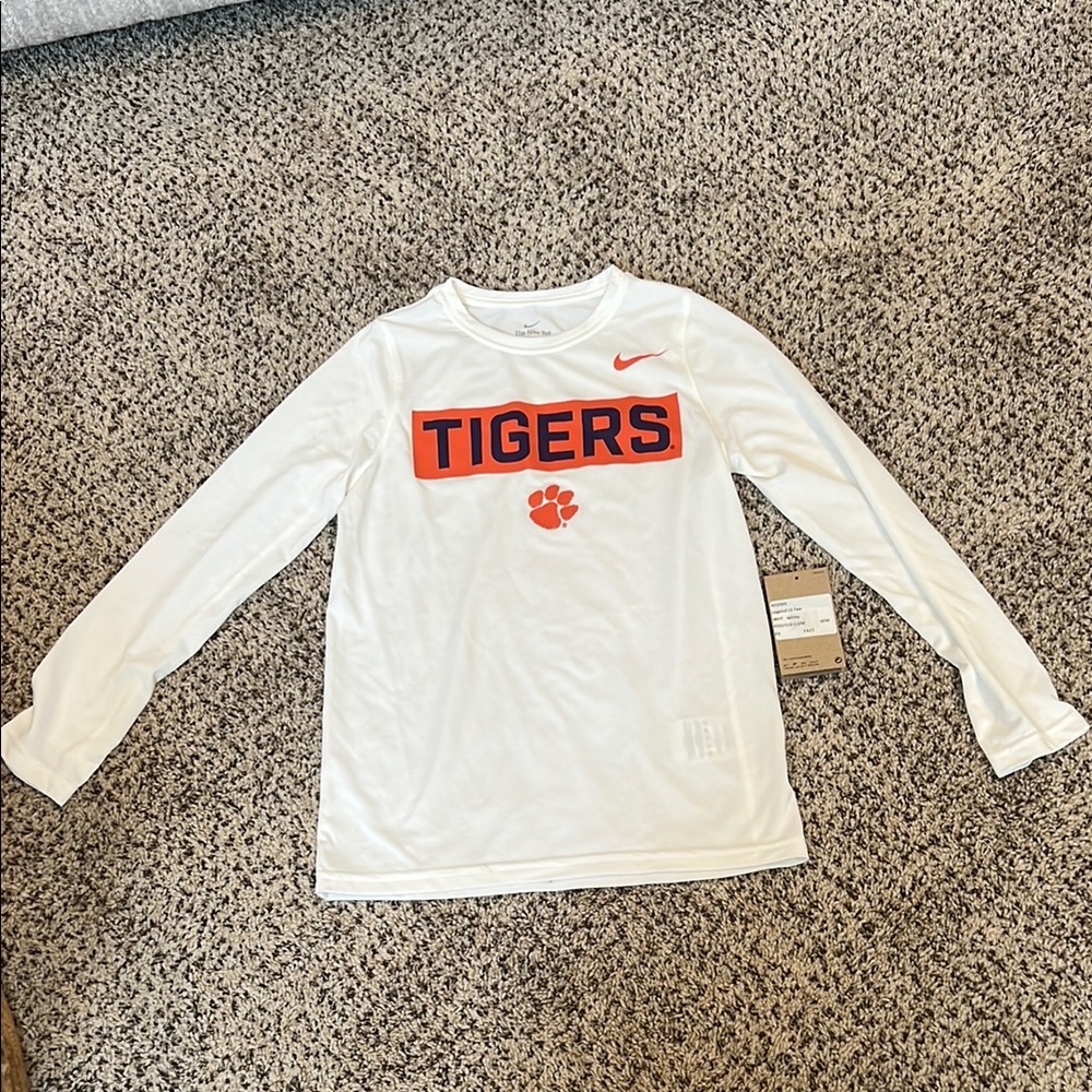 NWT Nike Clemson Tigers Legends Dri Fit Tee
Size Medium